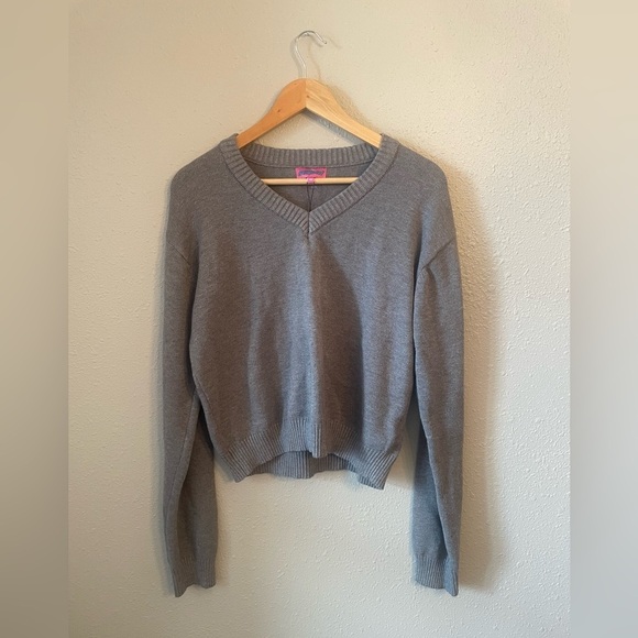 NWT Edikted Comfort Club V Neck Sweater M/L Gray Ribbed Details - Picture 2 of 7